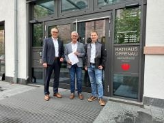 v.l.n.r. Stadtwerke Oberkirch Geschäftsführer Erik Füssgen, Bürgermeister Uwe Gaiser und Projektleiter der Stadtwerke Oberkiurch David Matuschek (rechts) 